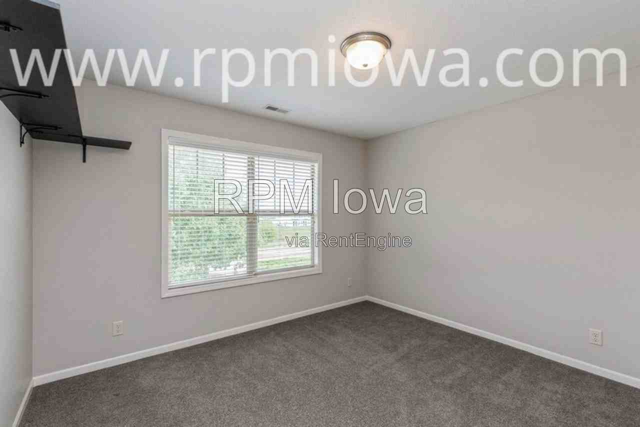 1907 Sw Vintage Pkwy - Photo 6 of 17