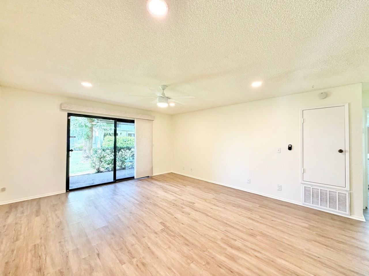 1050 E Ramon Rd #119 - Photo 5 of 25