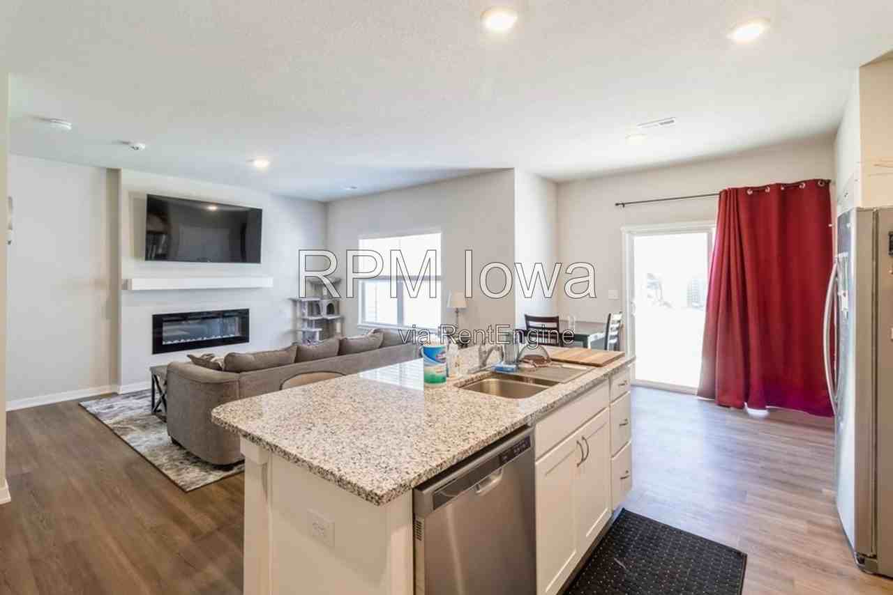 3220 Nw Greenwood St - Photo 5 of 16