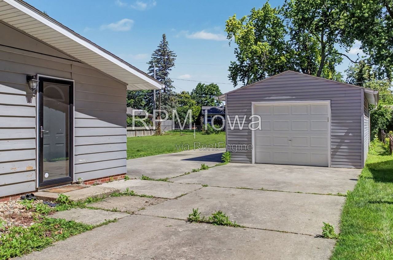 2116 Ferndale Ave - Photo 3 of 27