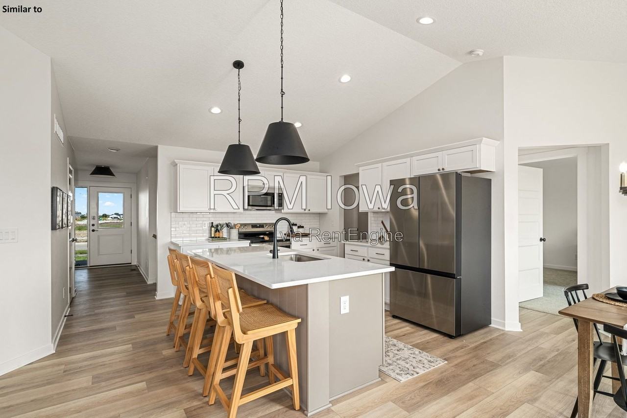 5633 163rd St - Photo 2 of 19