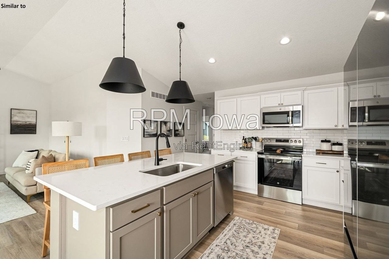 5633 163rd St - Photo 3 of 19