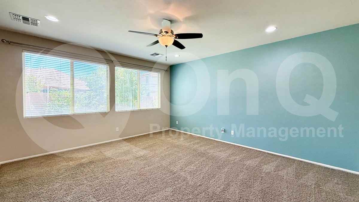 1095 E Rojo Way - Photo 4 of 24