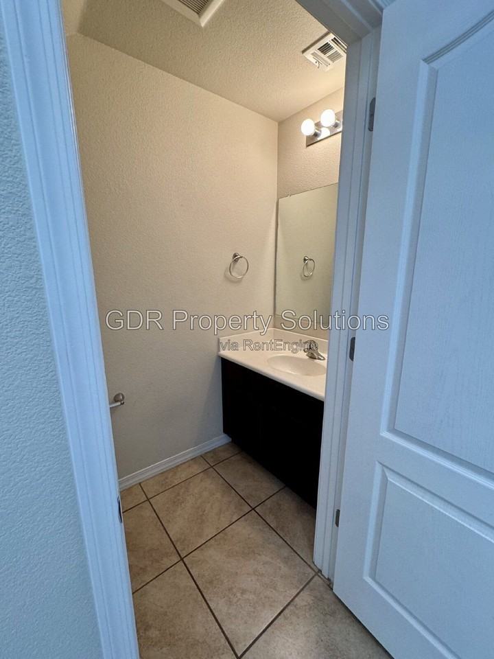 305 Manuel Sanchez Pl Sw - Photo 5 of 35