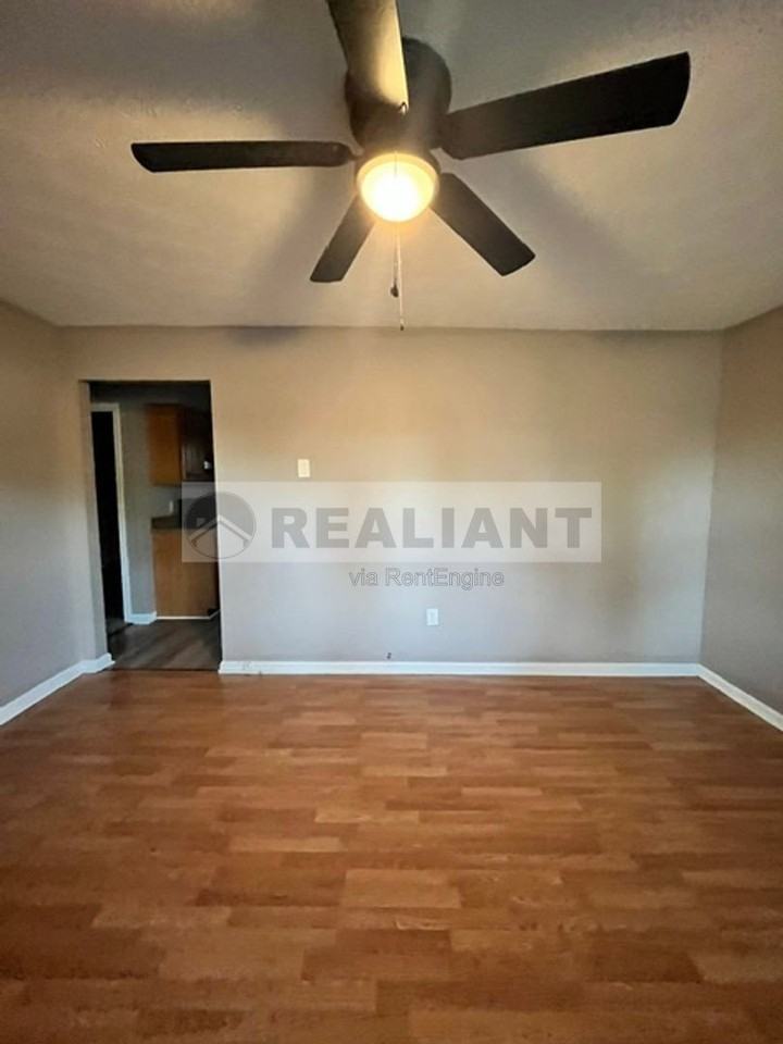 108 Birch Dr - Photo 2 of 11
