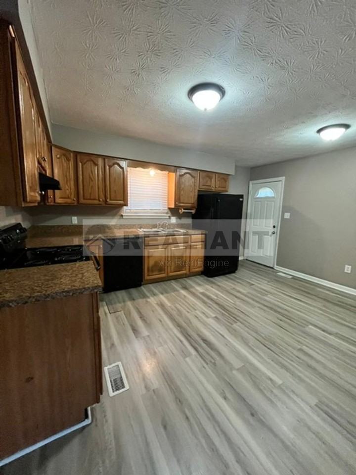 108 Birch Dr - Photo 4 of 11