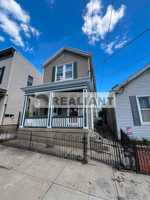 featured image of 622 W 12th St #1