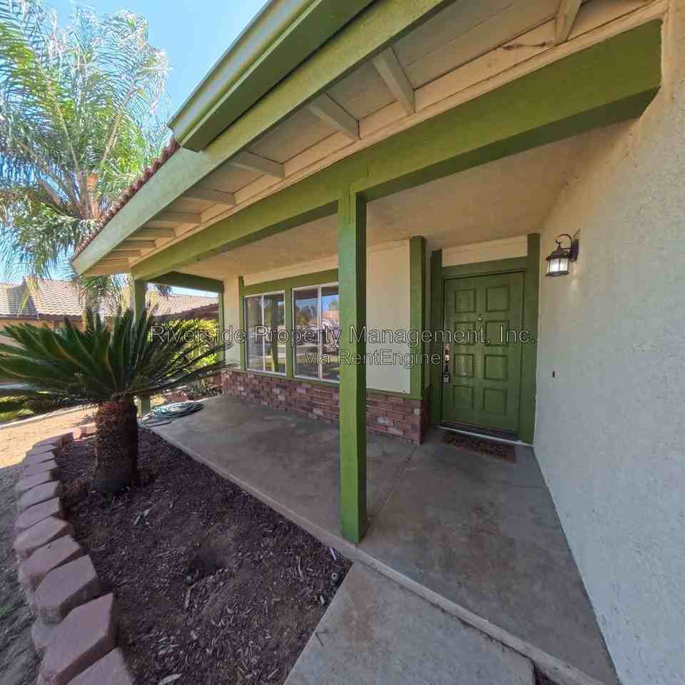24052 Royale St - Photo 3 of 26