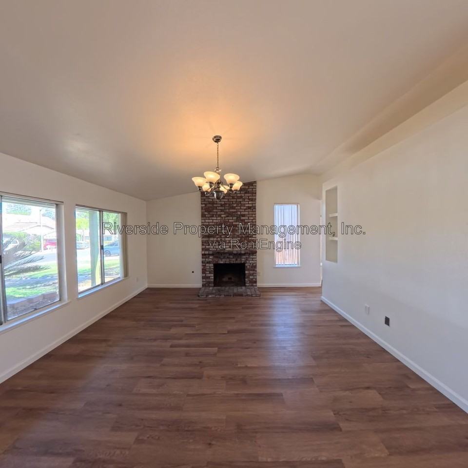 24052 Royale St - Photo 5 of 26