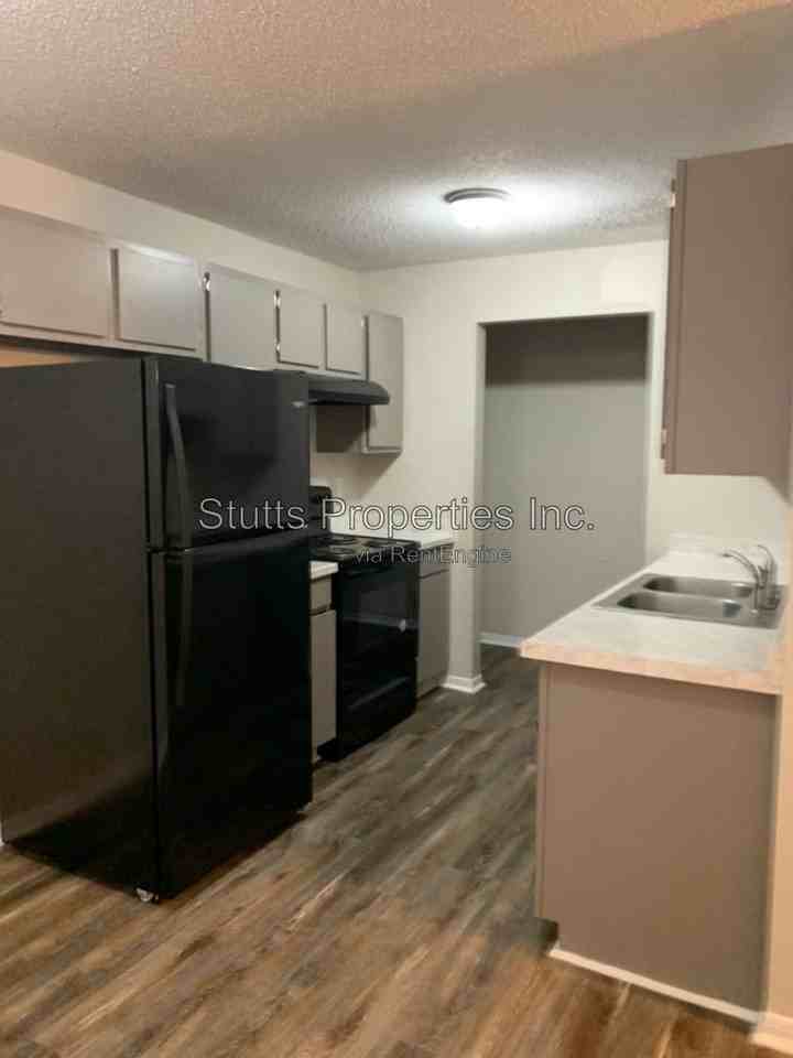 505 N Dickson St #B7 - Photo 2 of 10