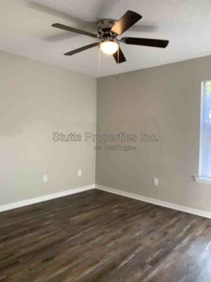 505 N Dickson St #B7 - Photo 4 of 10