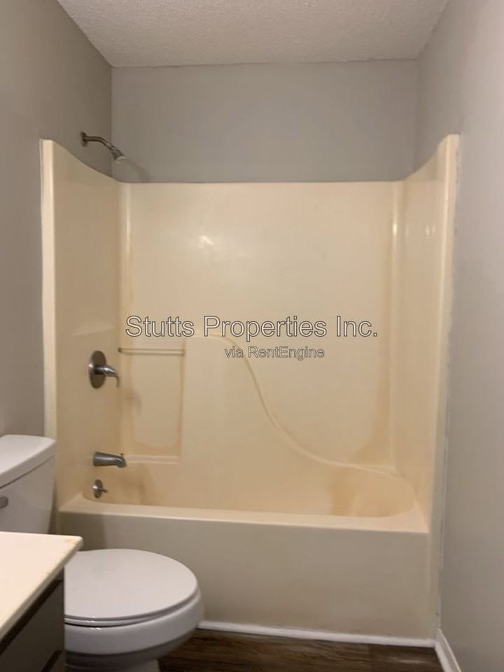 505 N Dickson St #B7 - Photo 5 of 10