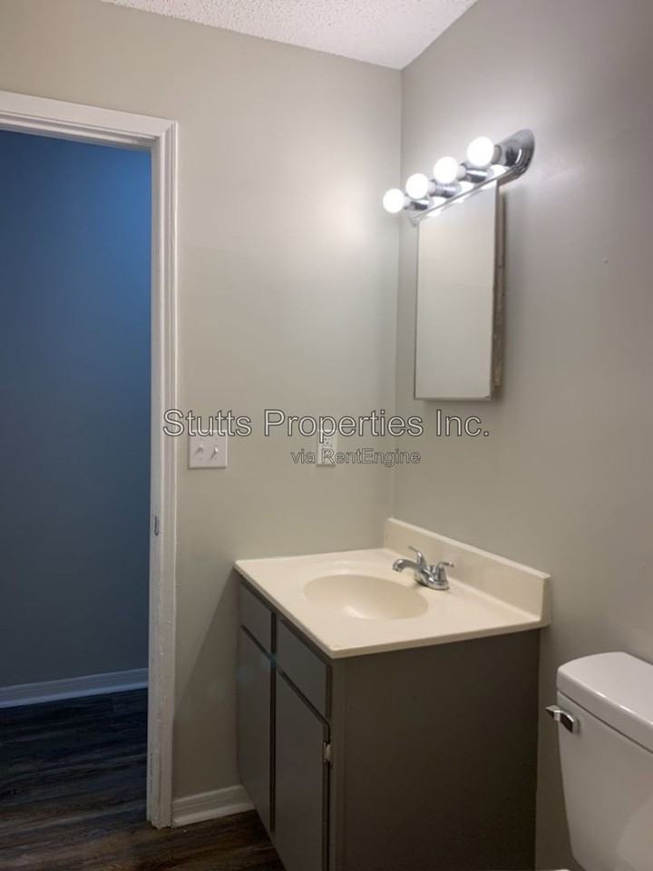 505 N Dickson St #B7 - Photo 6 of 10