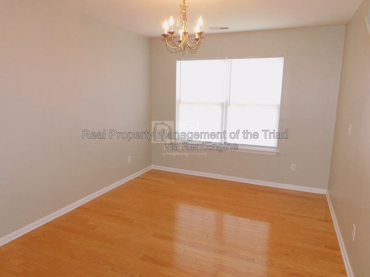 8 Rockport Ct - Photo 2 of 30