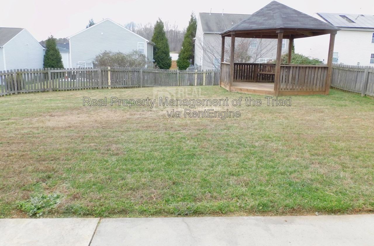 8 Rockport Ct - Photo 7 of 30