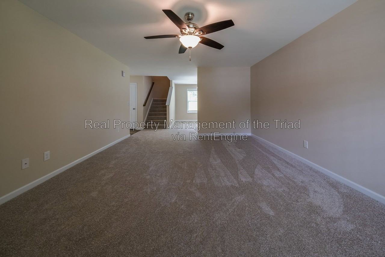 832 Prince Edward Rd - Photo 7 of 34