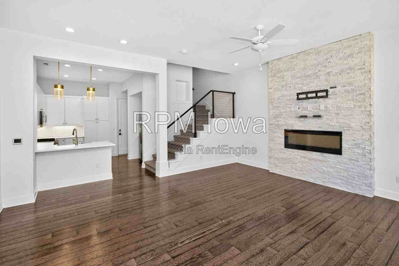 244 E Center St - Photo 3 of 36