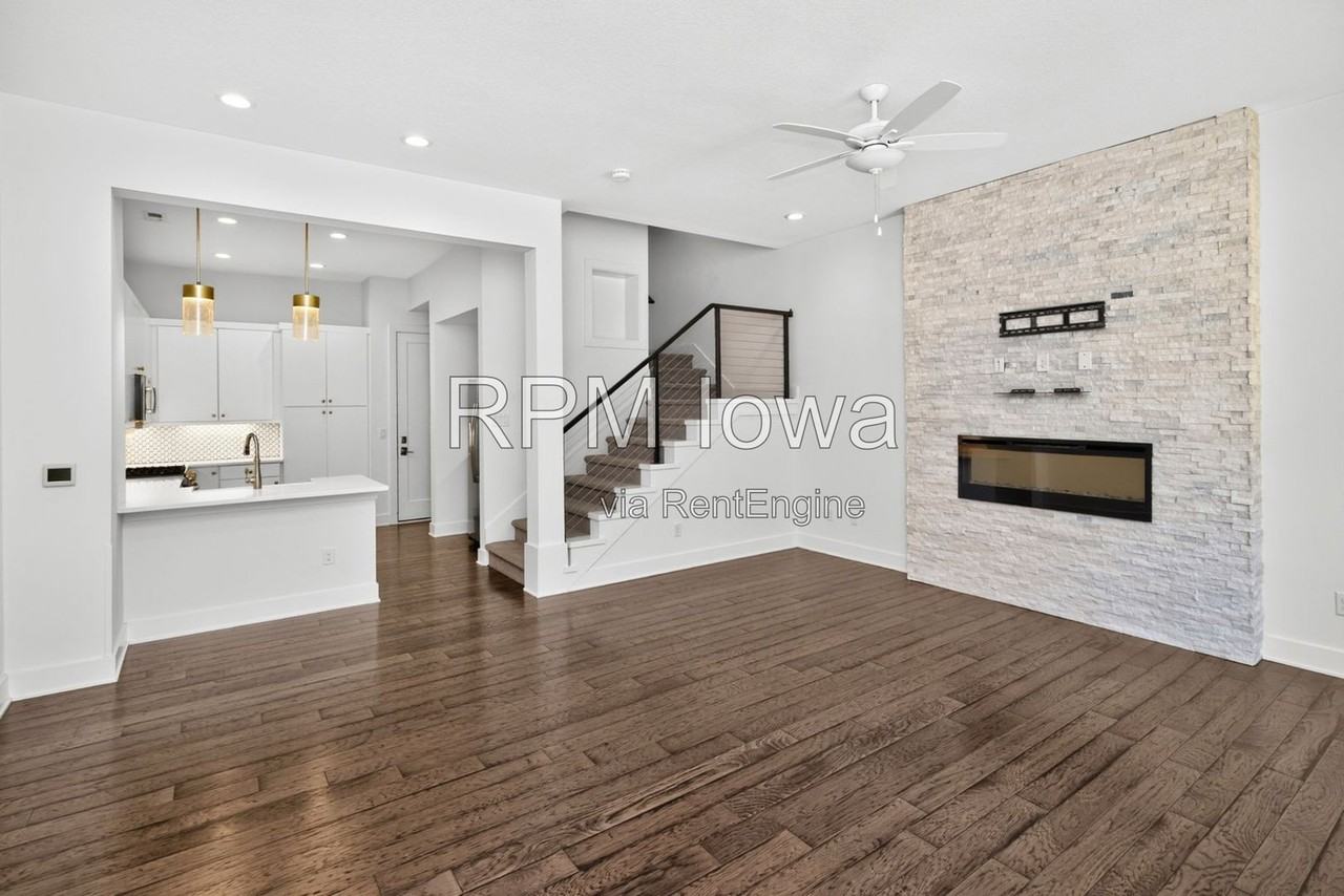 244 E Center St - Photo 4 of 36