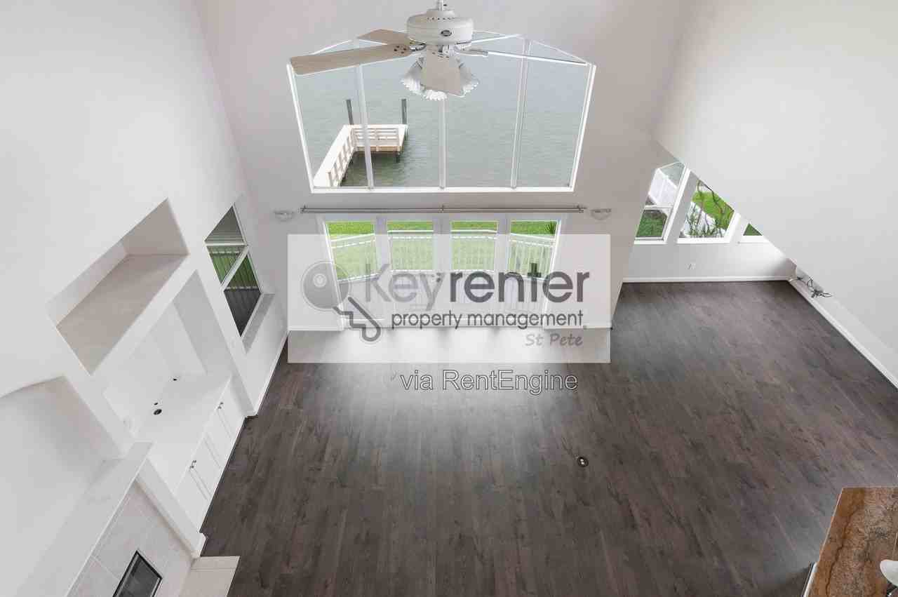 540 Johns Pass Ave - Photo 4 of 50