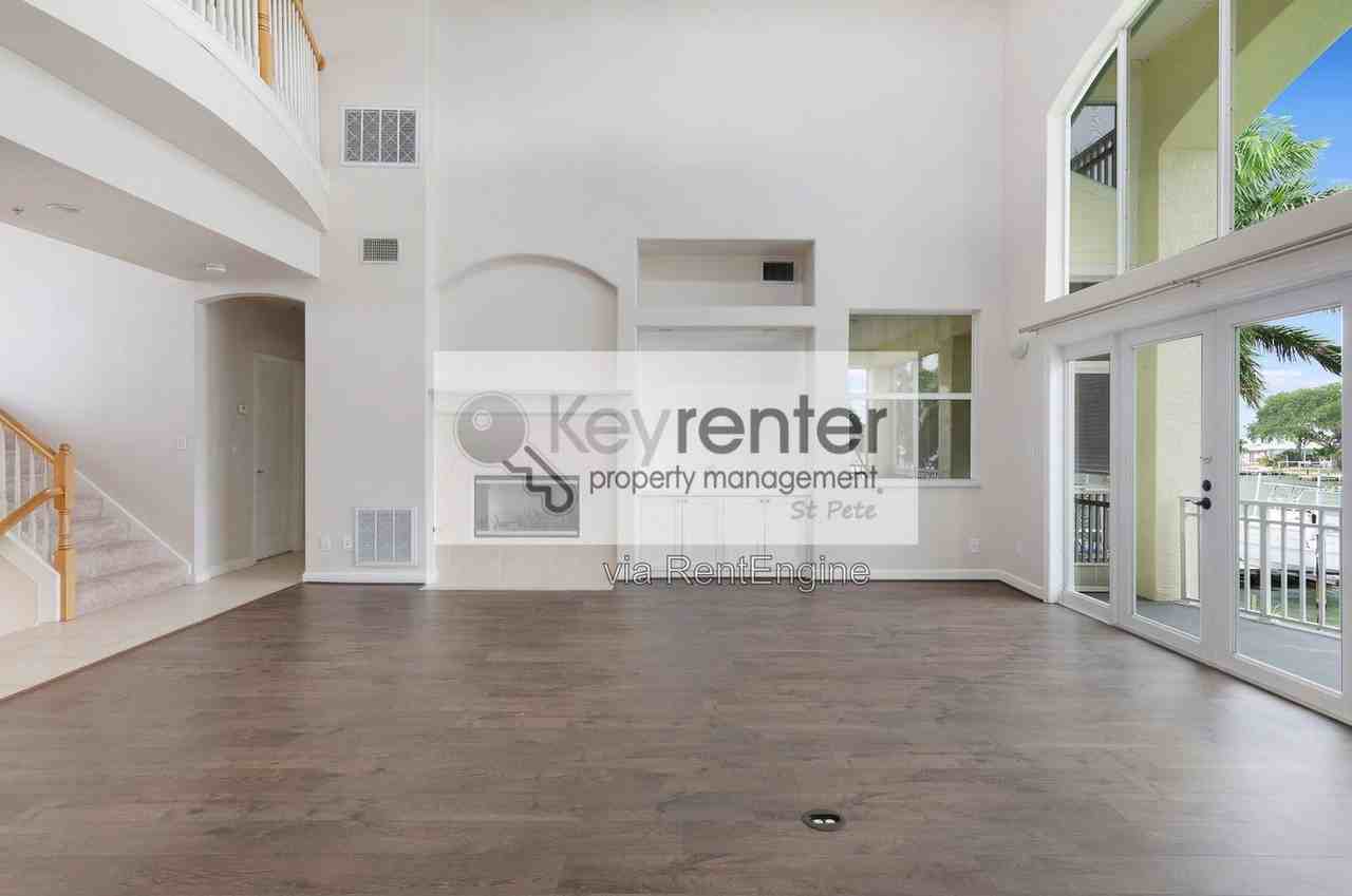 540 Johns Pass Ave - Photo 5 of 50