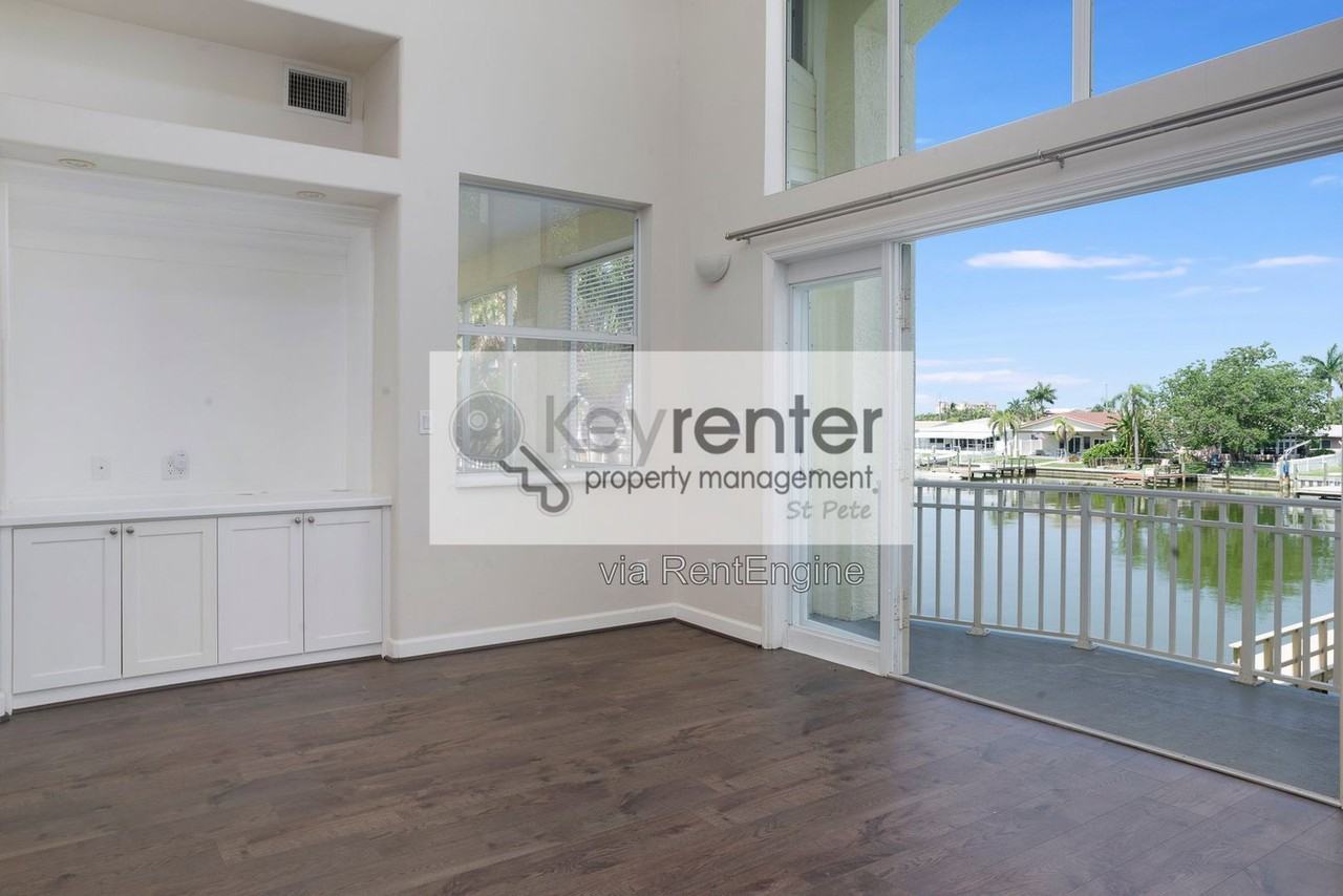 540 Johns Pass Ave - Photo 7 of 50