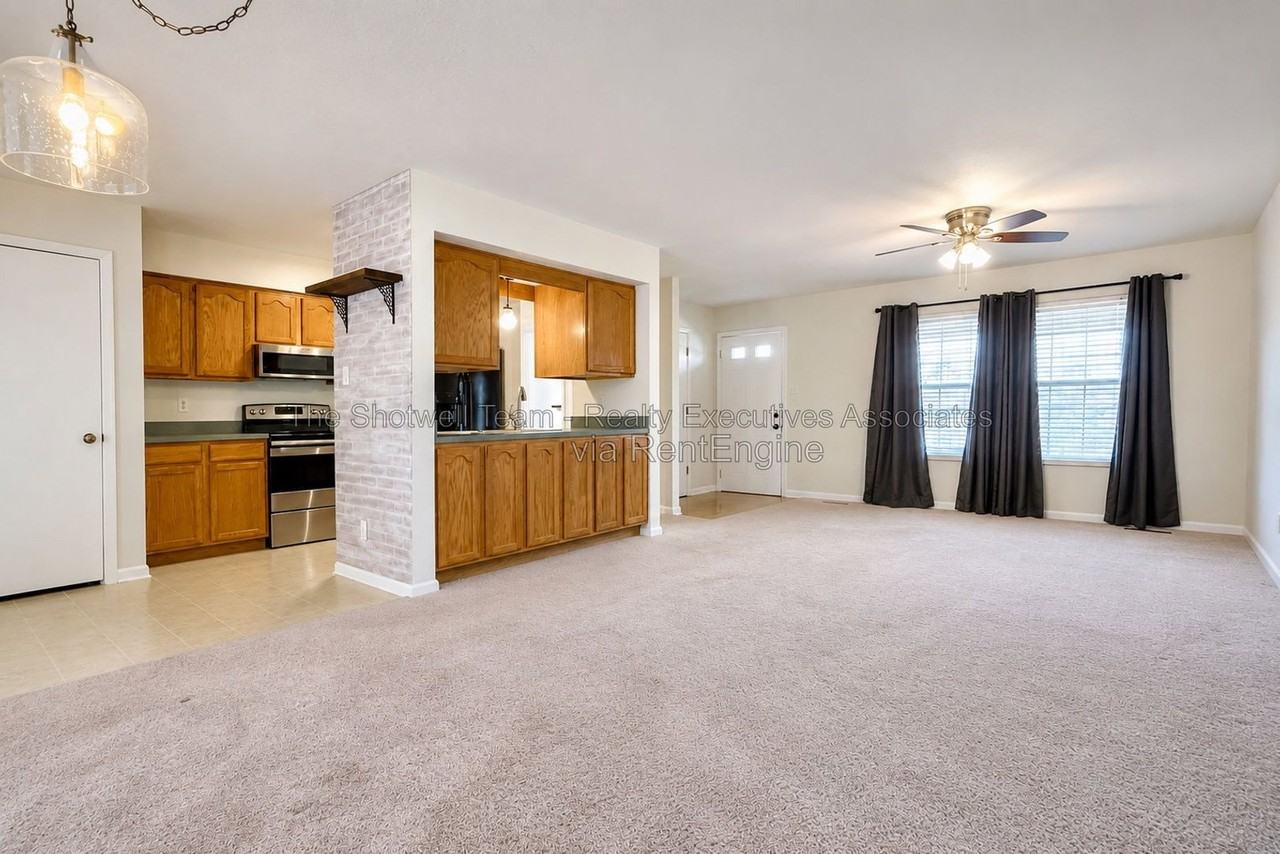 8006 Wilnoty Dr - Photo 4 of 15