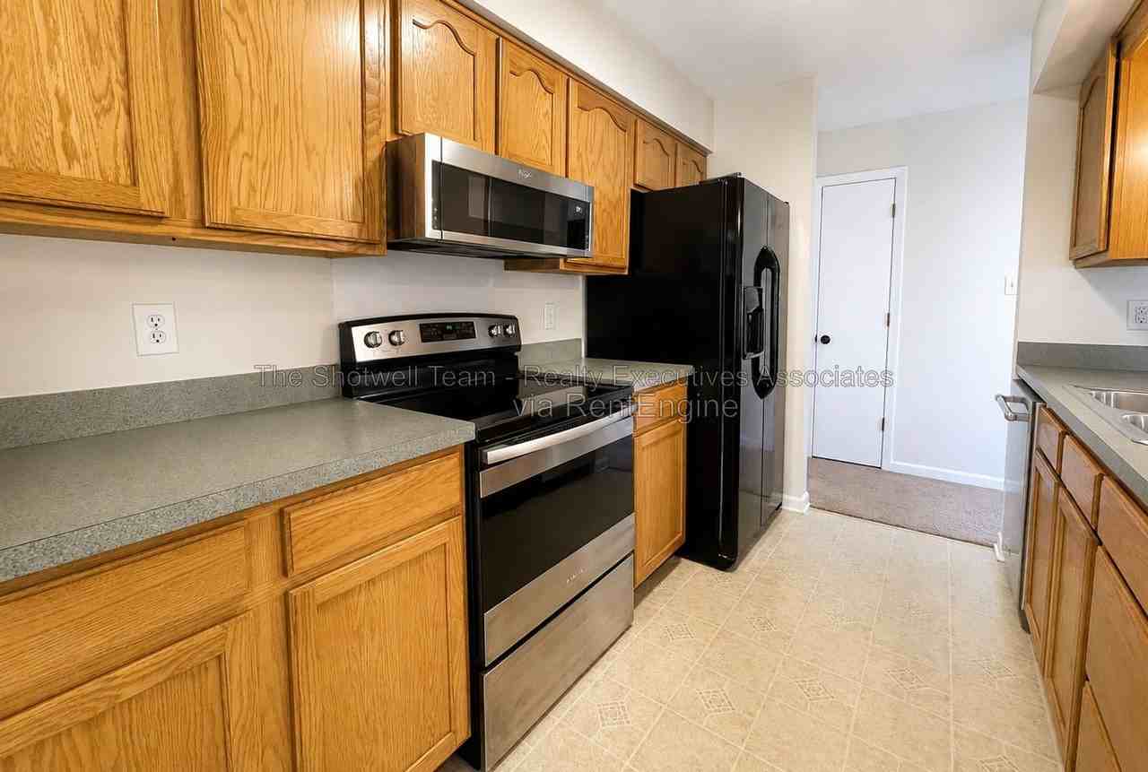 8006 Wilnoty Dr - Photo 5 of 15