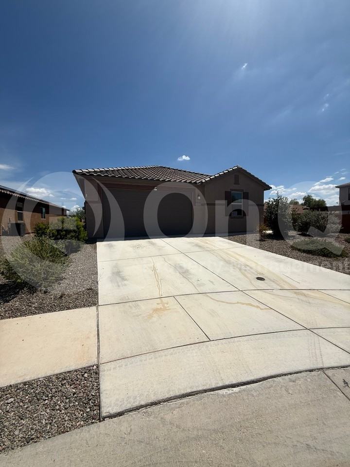 8840 E Raven Hill Way - Photo 2 of 25