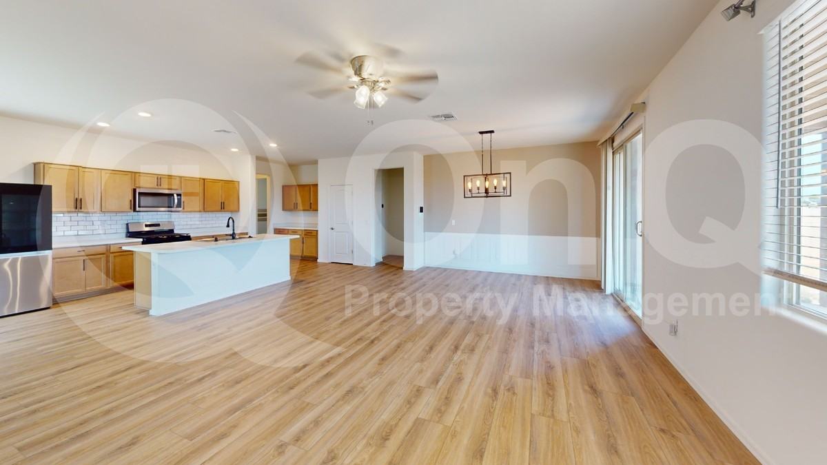 8840 E Raven Hill Way - Photo 7 of 25