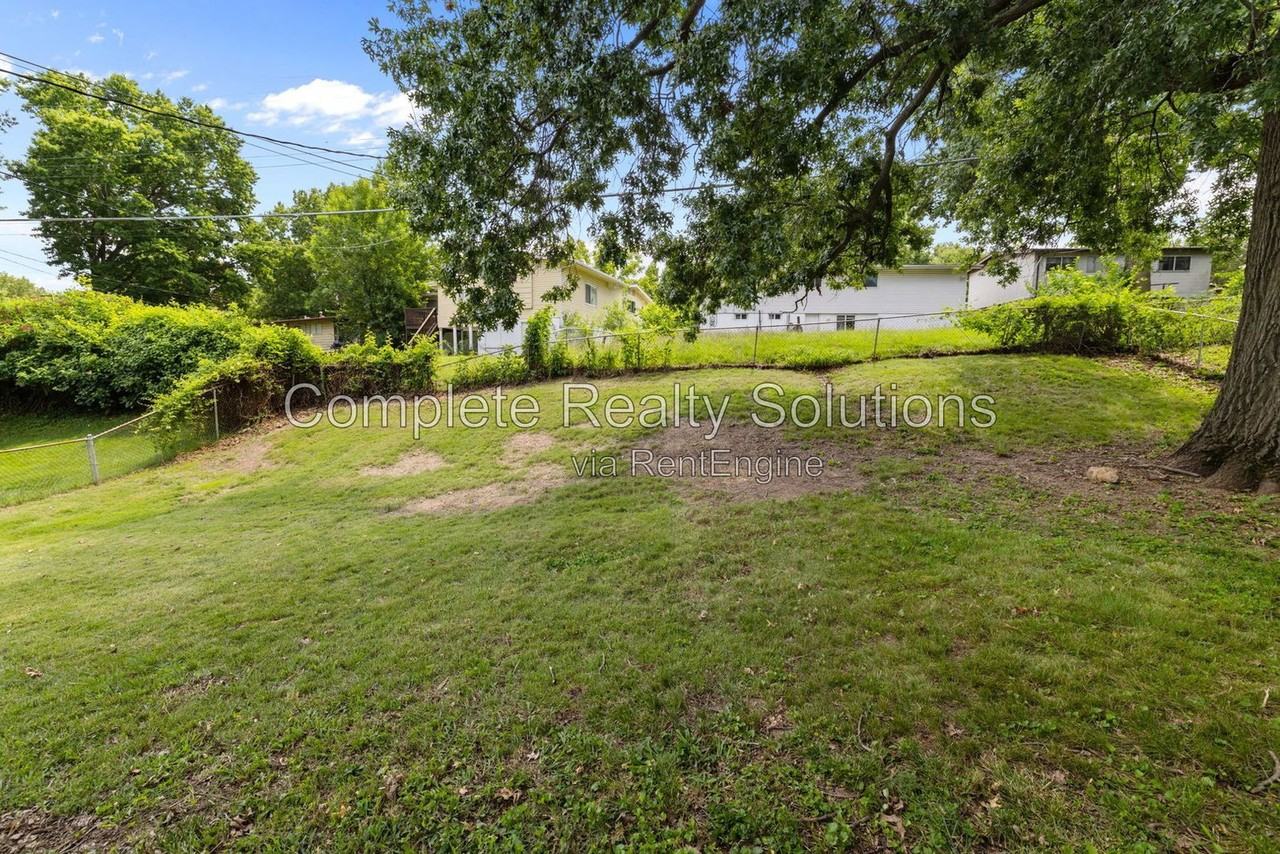 1926 Hudson Rd - Photo 2 of 21