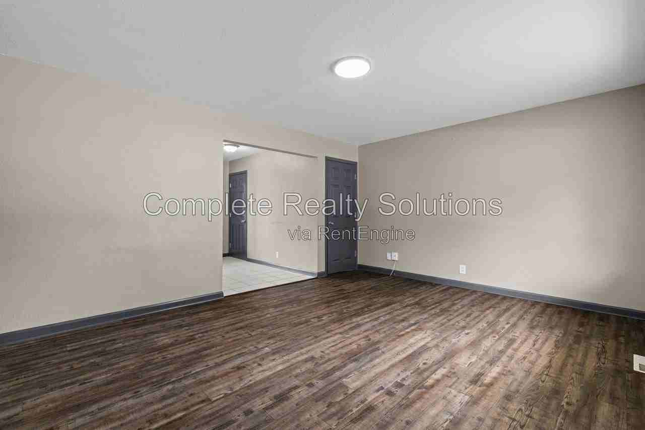1926 Hudson Rd - Photo 6 of 21