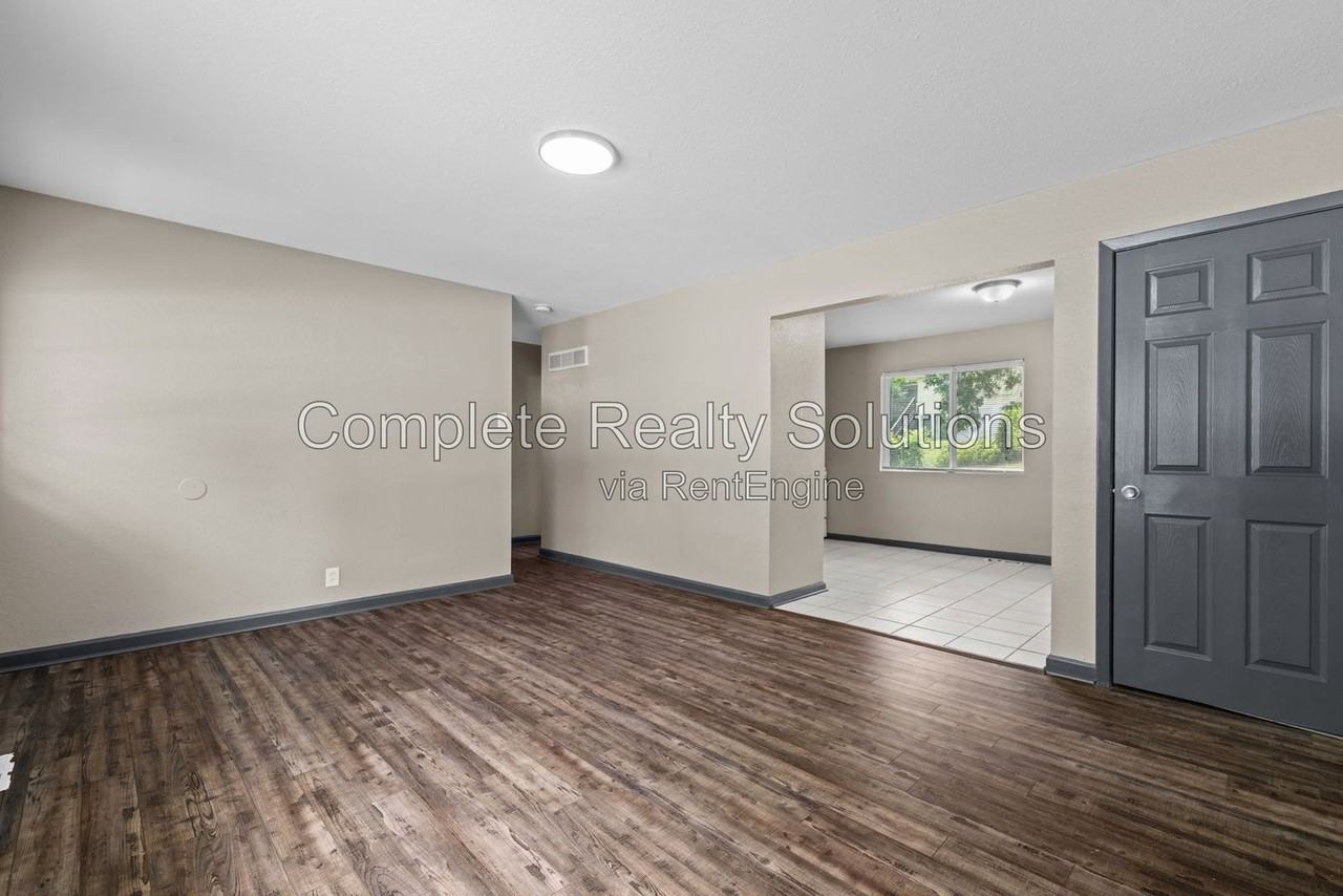 1926 Hudson Rd - Photo 7 of 21