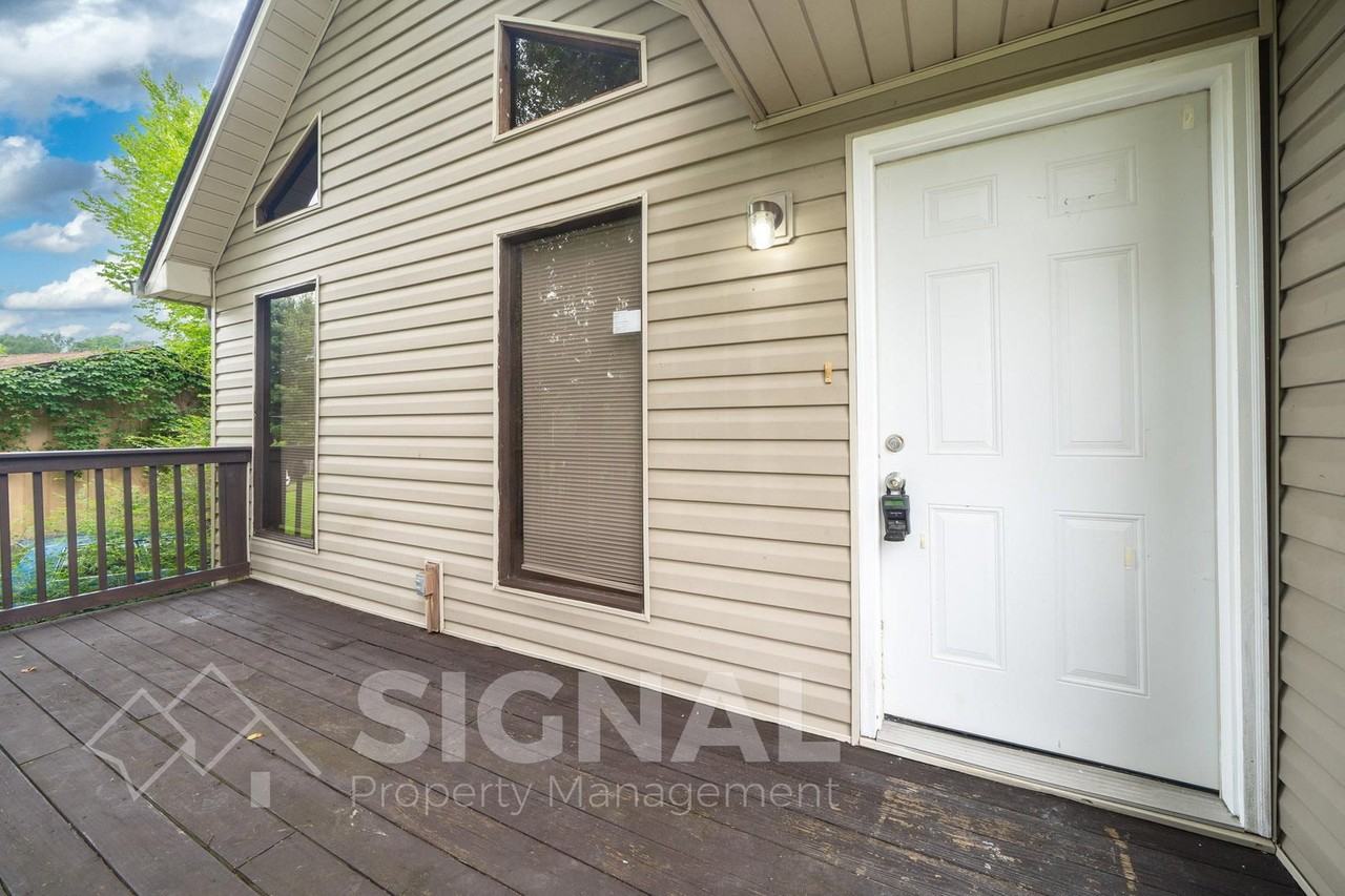 3037 Apple Valley Ln - Photo 4 of 31
