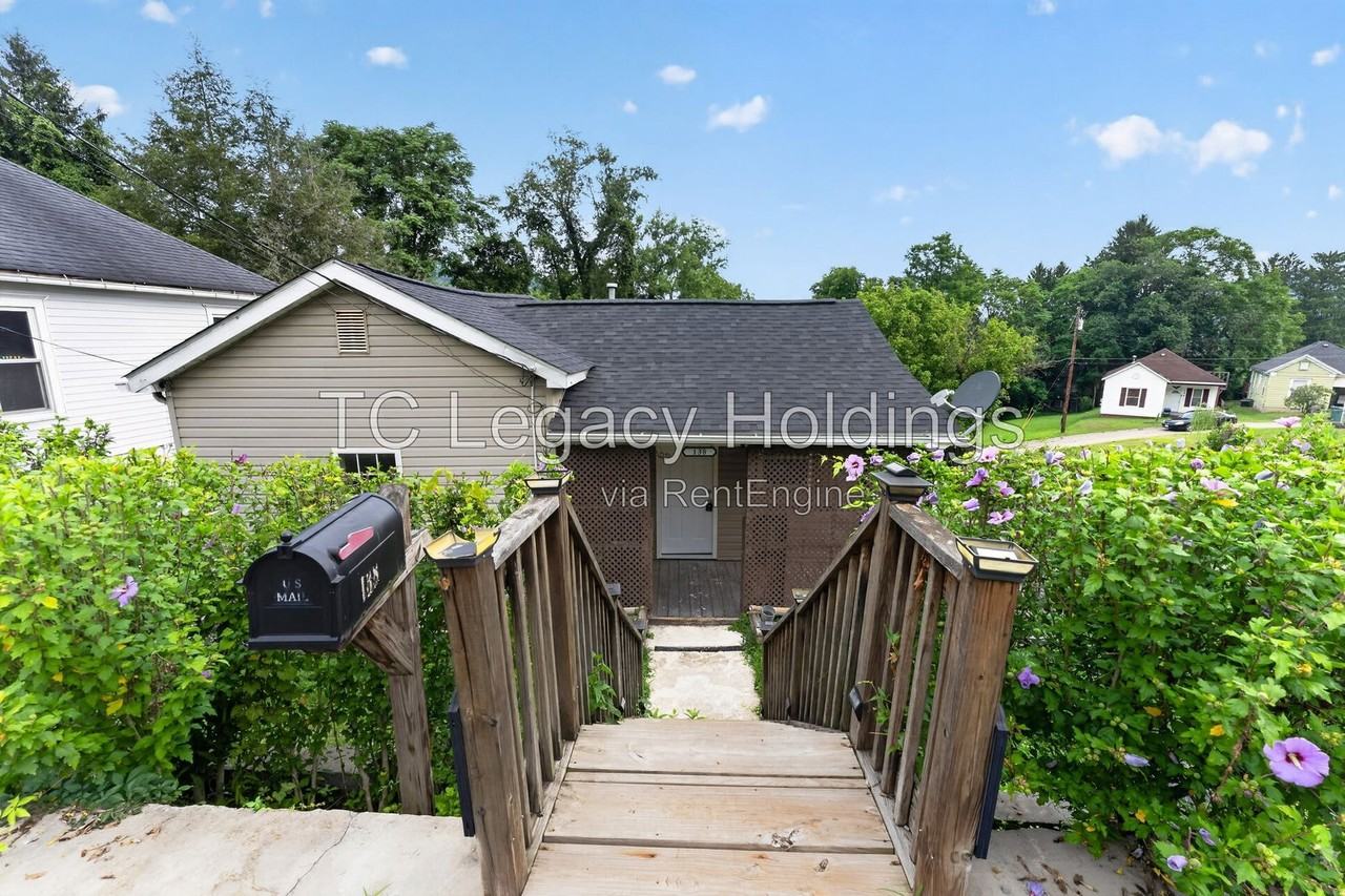 138 Austin Ave - Photo 2 of 33