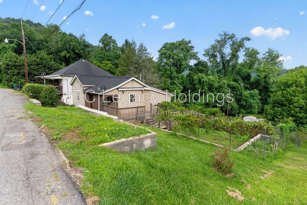 138 Austin Ave - Photo 5 of 33