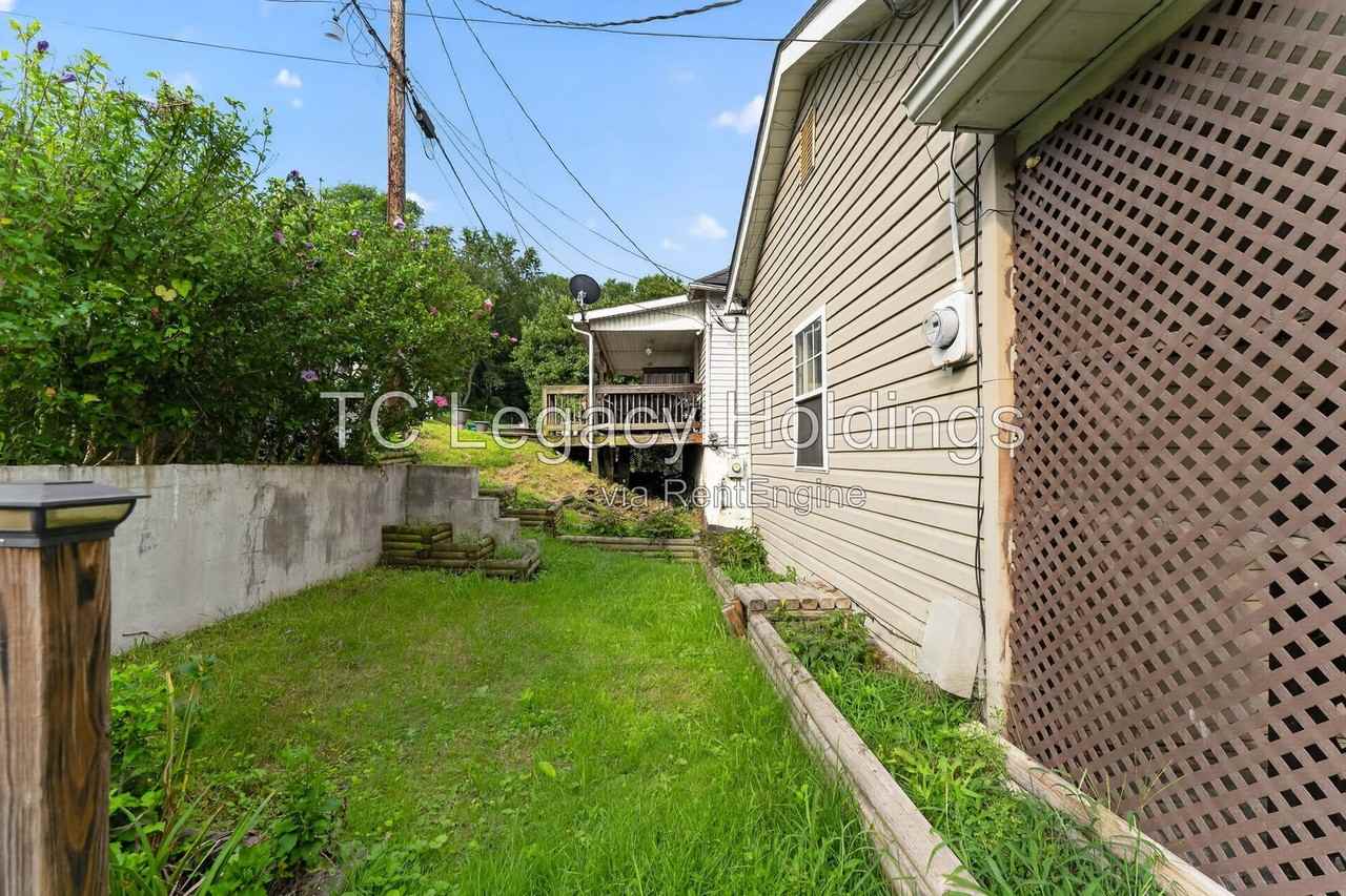 138 Austin Ave - Photo 6 of 33