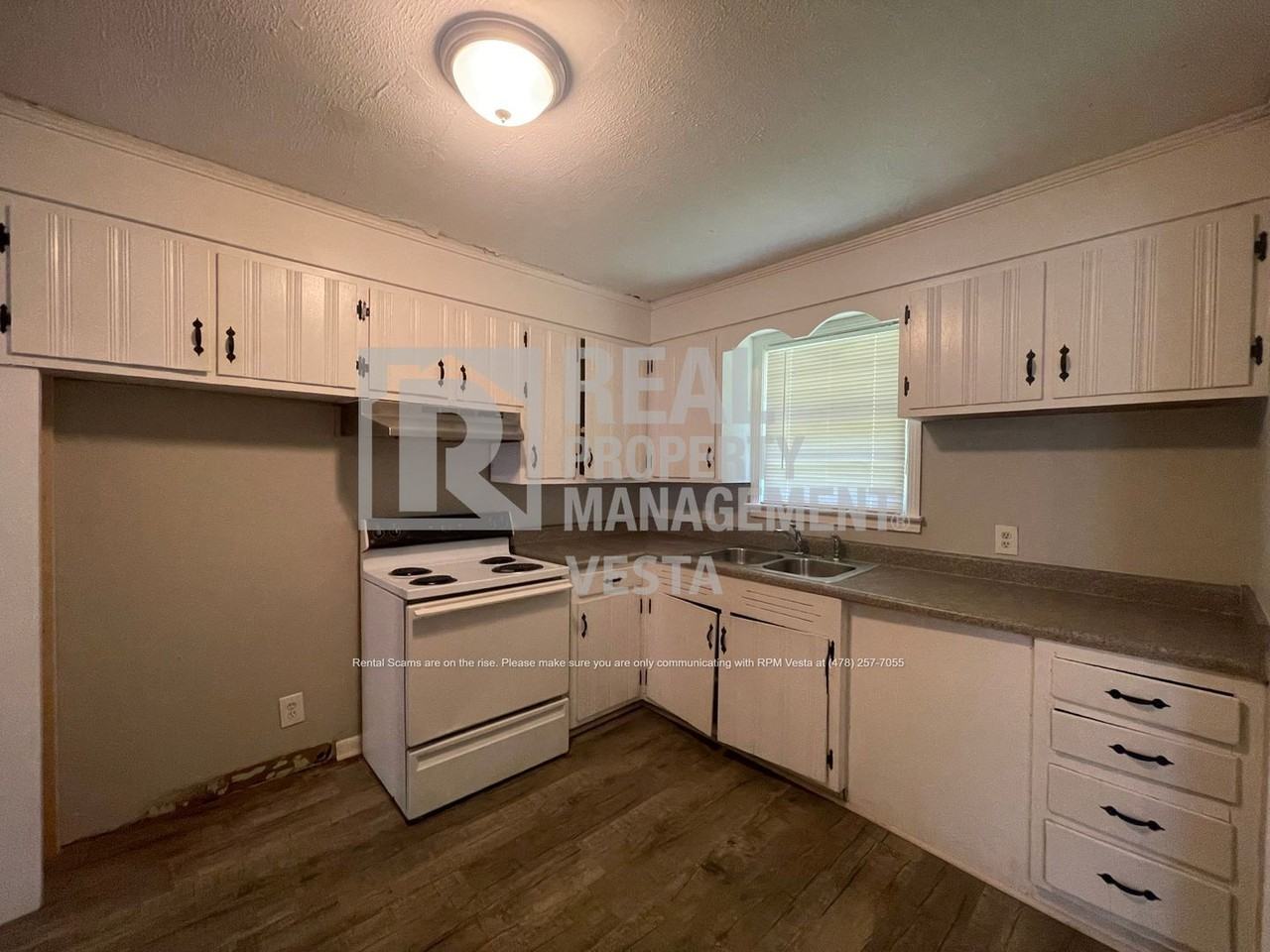 3242 Toole Dr - Photo 4 of 14