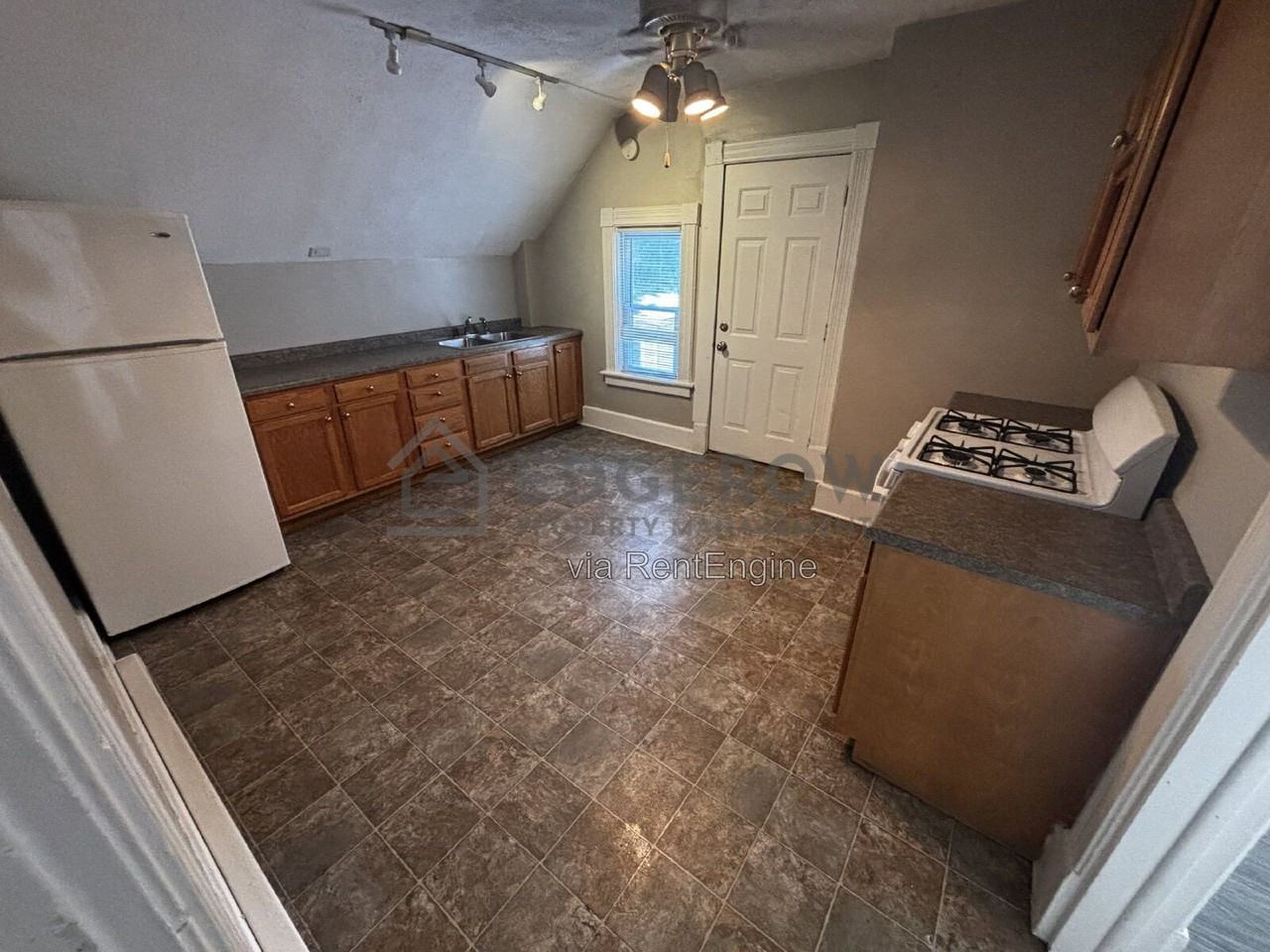 635 Lafayette Ave Ne #2 - Photo 3 of 12