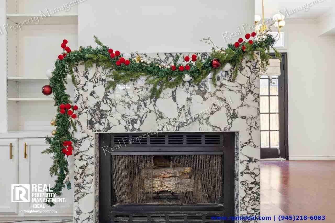 4111 Herschel Ave #2 - Photo 6 of 33