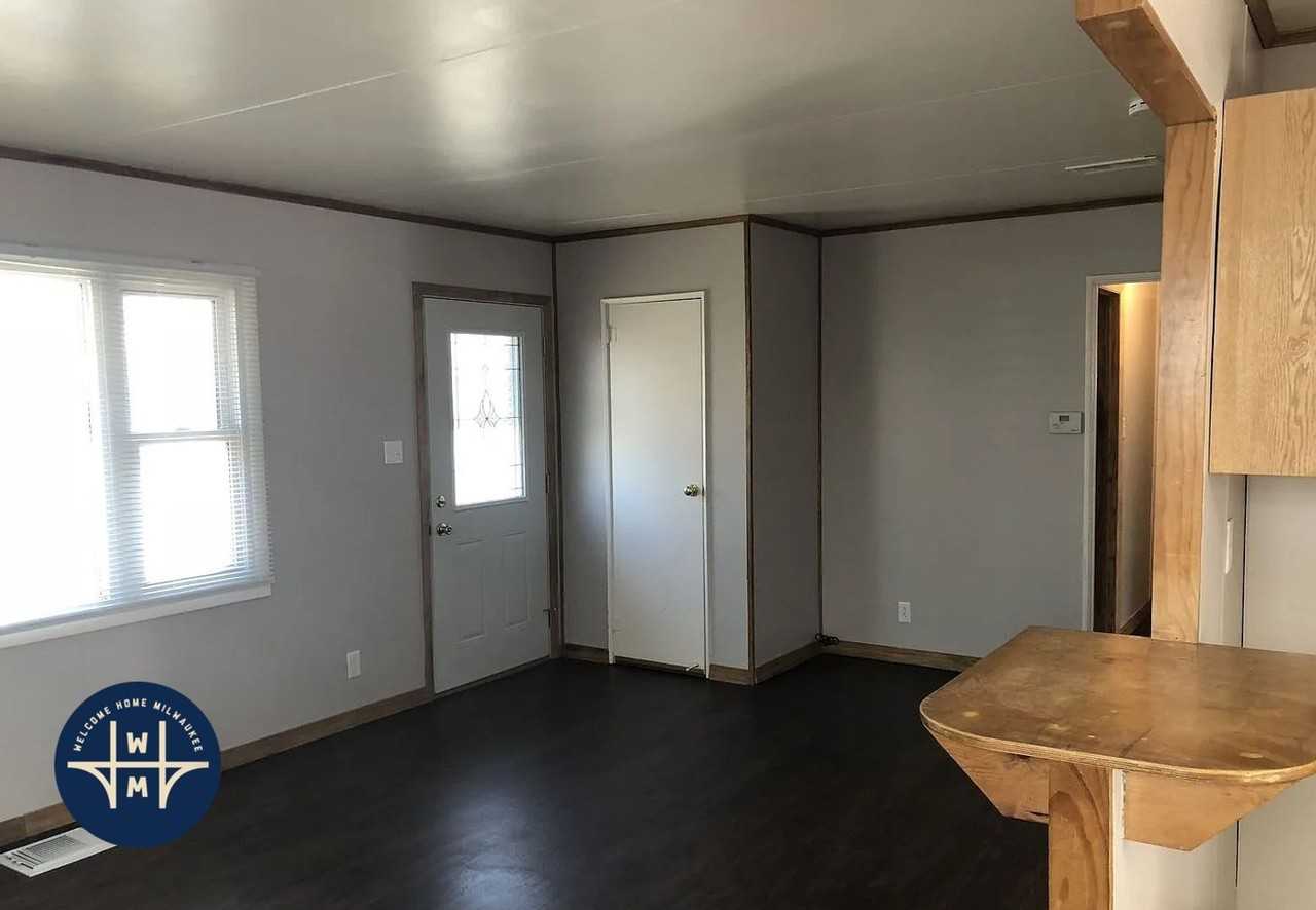 1435 N 47th St - Photo 3 of 7