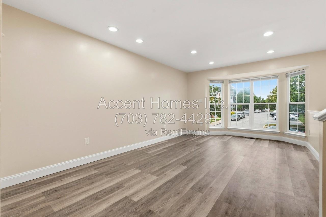 10299 Wimbledon Pl - Photo 3 of 34