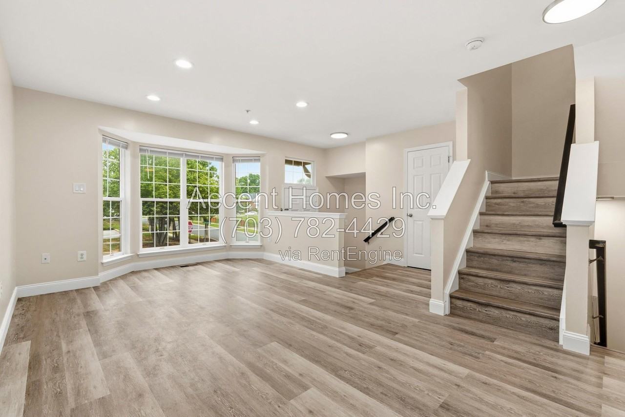10299 Wimbledon Pl - Photo 5 of 34