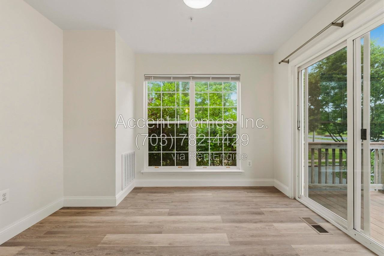 10299 Wimbledon Pl - Photo 6 of 34