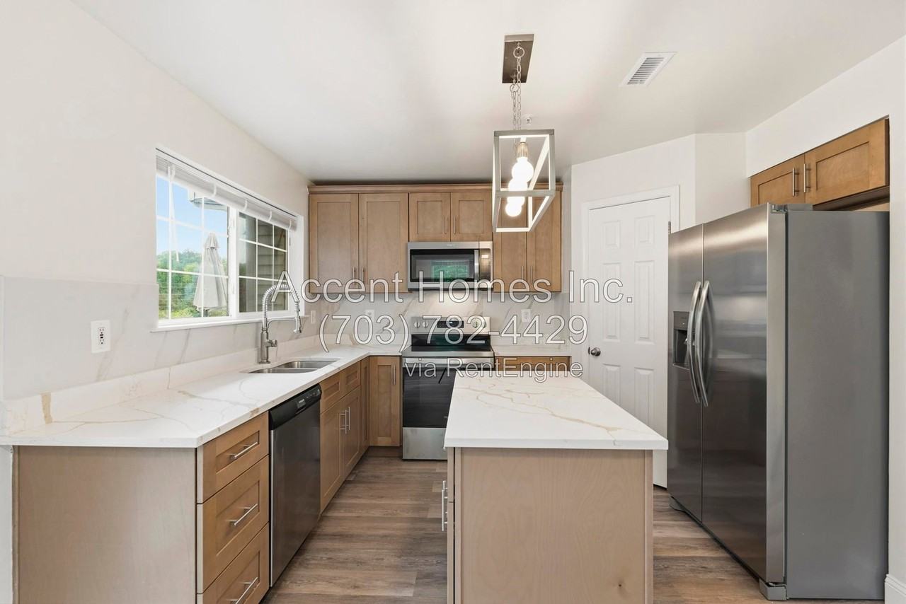 10299 Wimbledon Pl - Photo 7 of 34
