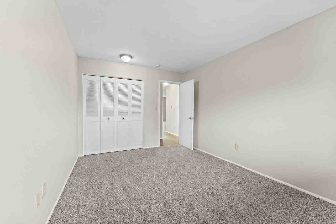 23700 W Warren St #7262 - Photo 5 of 7