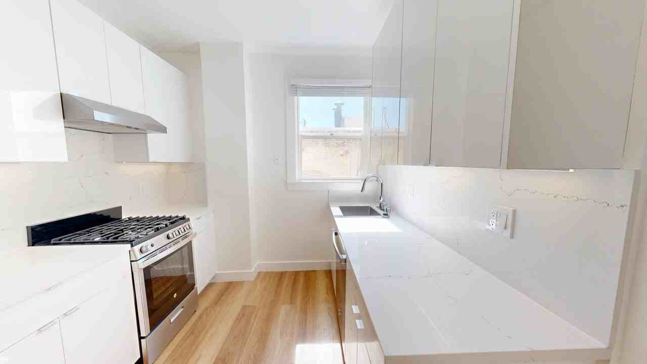 2121 Sacramento Street - Photo 4 of 21