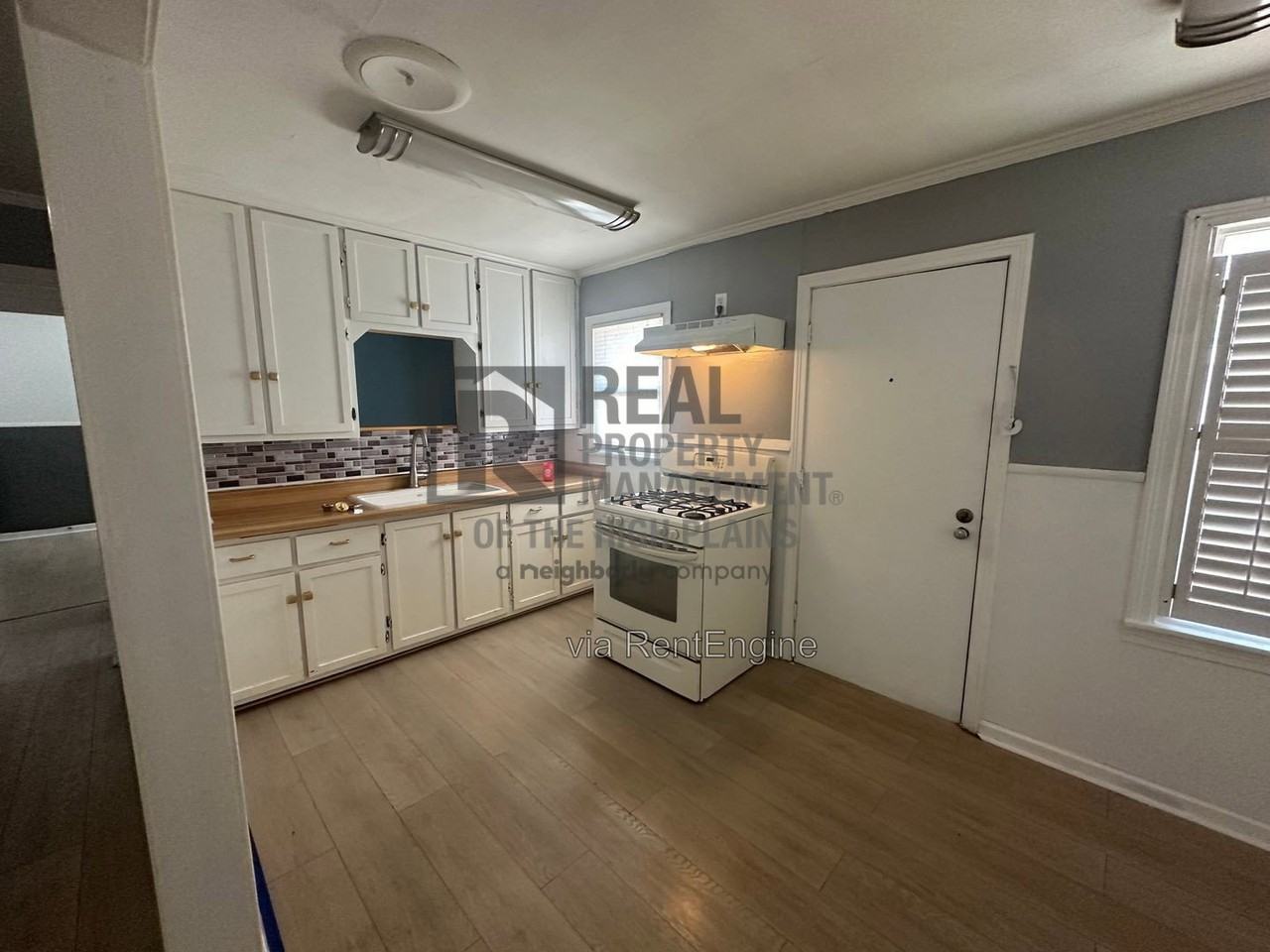 2604 S Pierce St - Photo 3 of 9