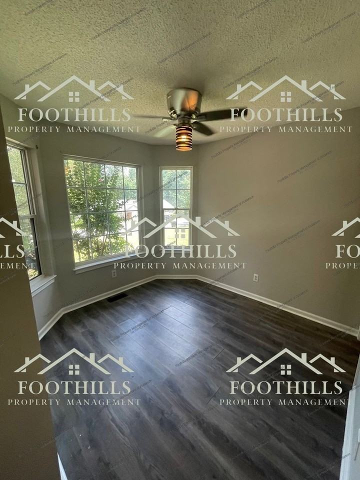 129 Ashton Ln - Photo 3 of 14