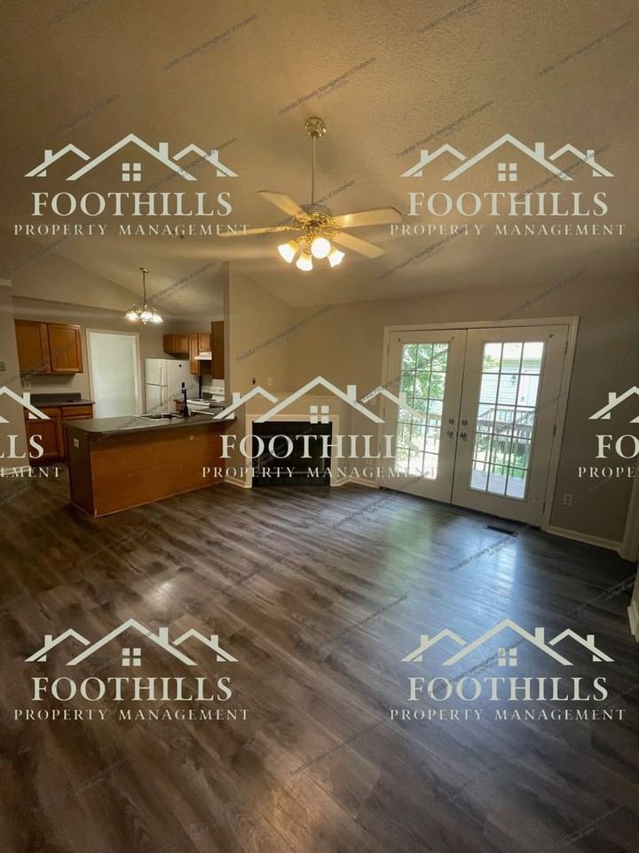 129 Ashton Ln - Photo 4 of 14