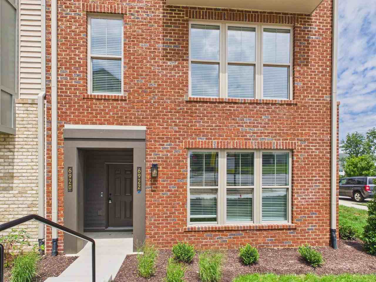 6922 Cosby Village Ter - Photo 3 of 32